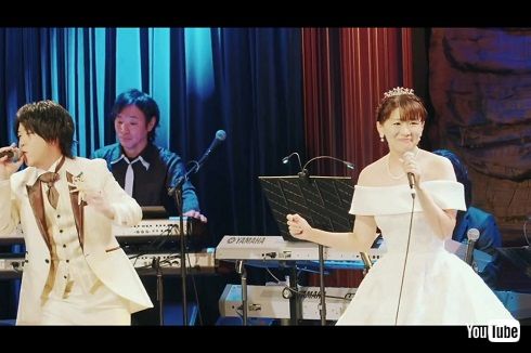 結婚式で歌う沙羅とたむたむ