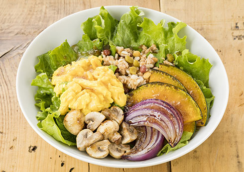 HOBOTAMA調理例・大豆ミートミックスとスクランブルエッグ風サラダ