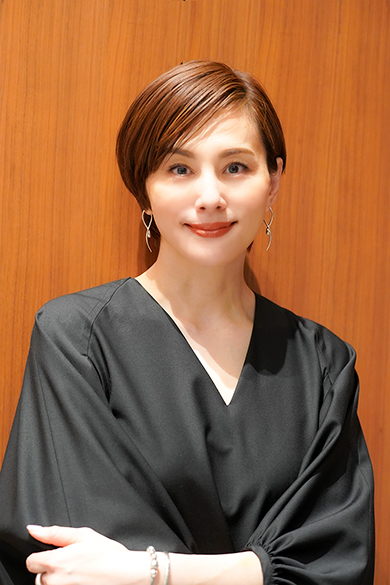 米倉涼子が演じる、かっこよくもきれいでもない等身大の