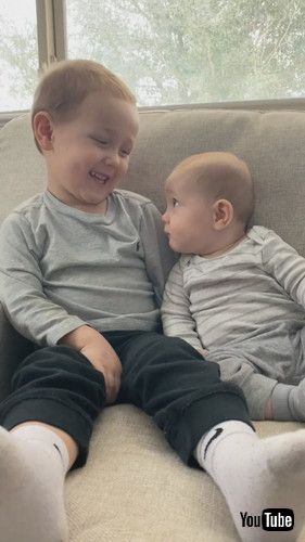 「Baby Is Unrivaled At Staring Contests || ViralHog」