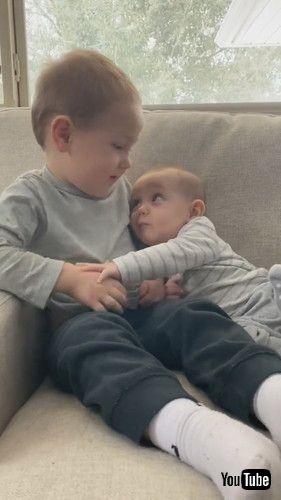 「Baby Is Unrivaled At Staring Contests || ViralHog」