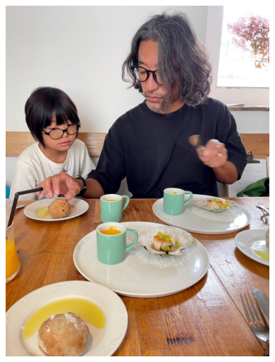 奥山佳恵の夫と、ダウン症を公表している次男