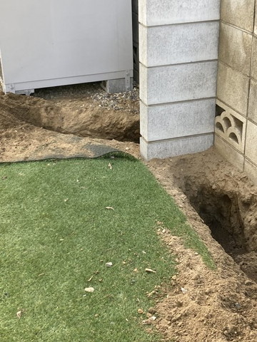 穴の写真横から