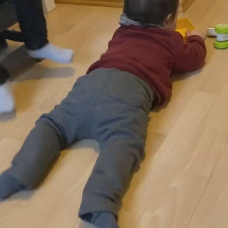 1人で座れるようになった赤ちゃん