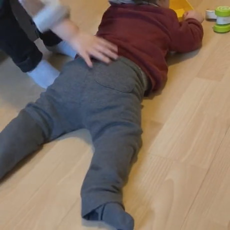 1人で座れるようになった赤ちゃん