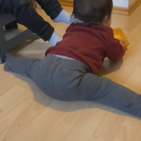 1人で座れるようになった赤ちゃん