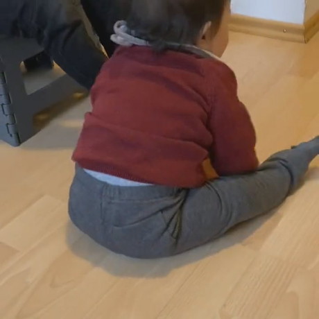 1人で座れるようになった赤ちゃん