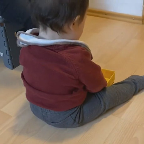 1人で座れるようになった赤ちゃん