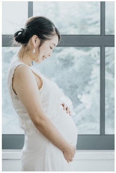 妊娠5カ月のときに撮影した美甘子のマタニティフォト