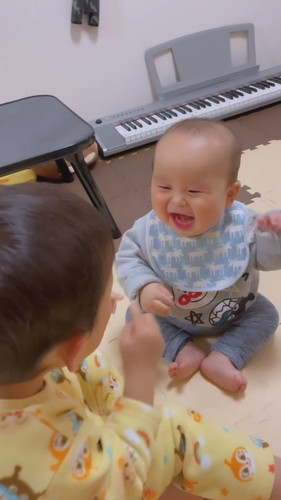 「離乳食くれる兄ちゃんに絶対恋してる次男オズ」