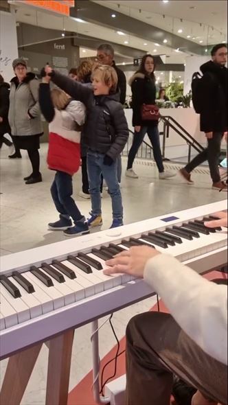 ピアノ 子ども ダンス