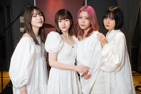 「Youplus」元モーニング娘。の尾形春水、元アンジュルムの中西香菜、元乃木坂46の川後陽菜、元フェアリーズの林田真尋