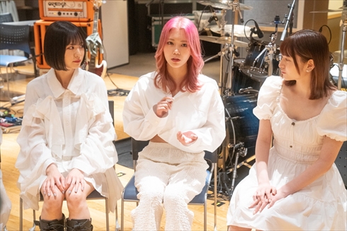 「Youplus」元モーニング娘。の尾形春水、元アンジュルムの中西香菜、元乃木坂46の川後陽菜、元フェアリーズの林田真尋