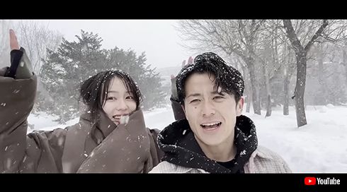 「First Love 初恋」の聖地巡礼をする藤森慎吾と花山瑞貴