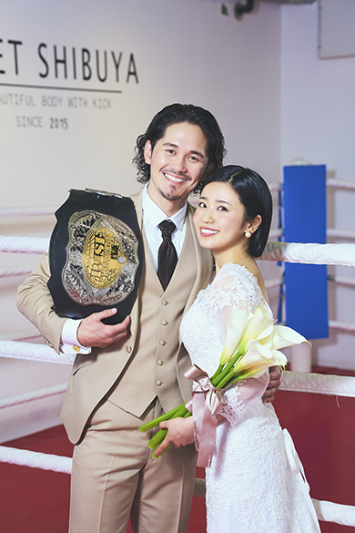 結婚を発表した宮城大樹と小池美由