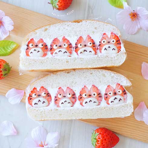 トトロ いちごサンド コッペパンサンド キャラスイーツ かわいい