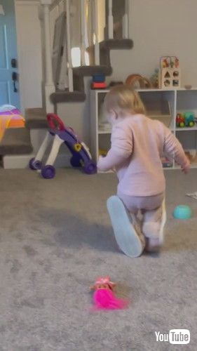 「Little Girl Wears Mom's Slippers || ViralHog」