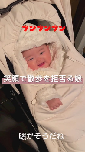 「笑顔で散歩を拒否る娘」