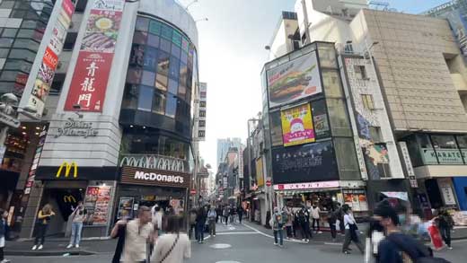 バーガーキング BigBet ビッグベット 看板 歪んで見える マクドナルド トリックアート 広告