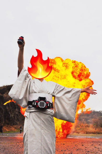 オタクが特撮のような遺影写真を撮影