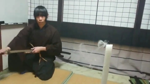 天心流兵法の稽古法のひとつ蝋燭切り