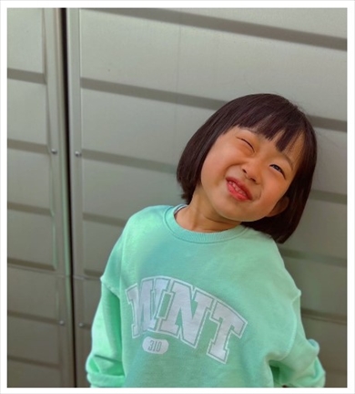 娘に落書きされた「パンサー」尾形貴弘のランドクルーザー