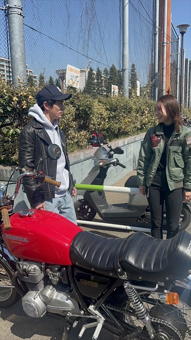 芸能人バイカーの藤森慎吾とほのか