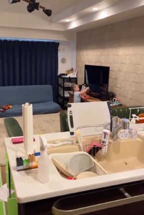 テレビ画面が真っ暗に