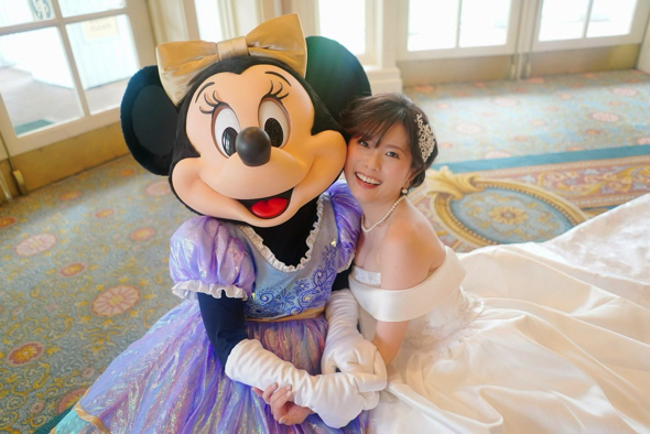 主役の花嫁がオタ活に勤しむ写真