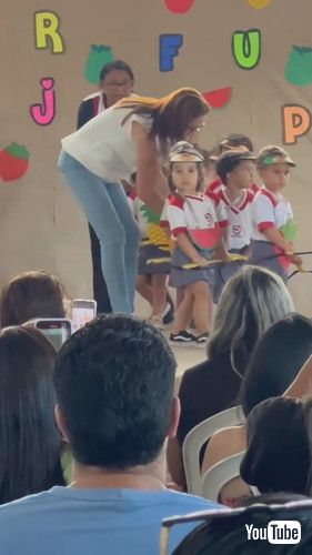 「Little Girl Does a Happy Dance When She Spots Her Parents in the Audience || ViralHog」