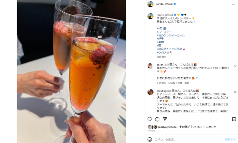 「キャンディーズ」のスーちゃんこと田中好子の誕生日を祝う伊藤蘭と藤村美樹