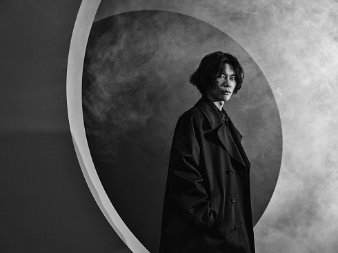 「FINAL FANTASY XVI」のテーマソング「月を見ていた」を書き下ろした米津玄師のアーティスト写真