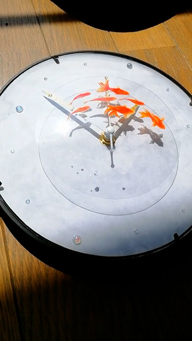 金魚の立体切り絵時計、少し時間が進んだところ