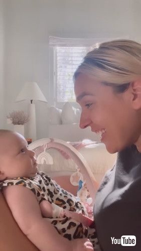 「Mom and Daughter Have a Moment || ViralHog」