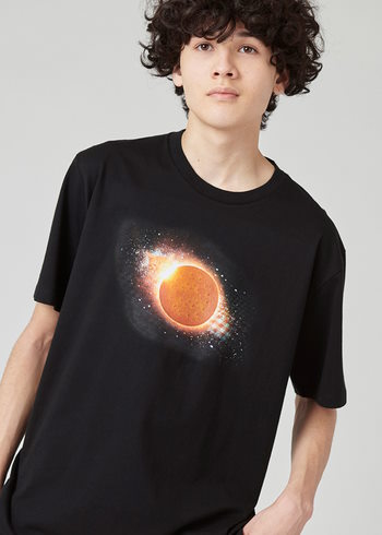 グラニフと森永がコラボしたTシャツ「マリー×インザスーパーノヴァ」