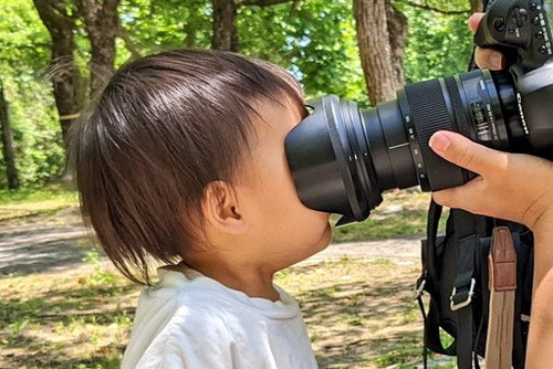 「中望遠で撮りたい親 VS 寄りたいモデルの図」