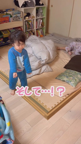 「2才に寝起きドッキリ笑」