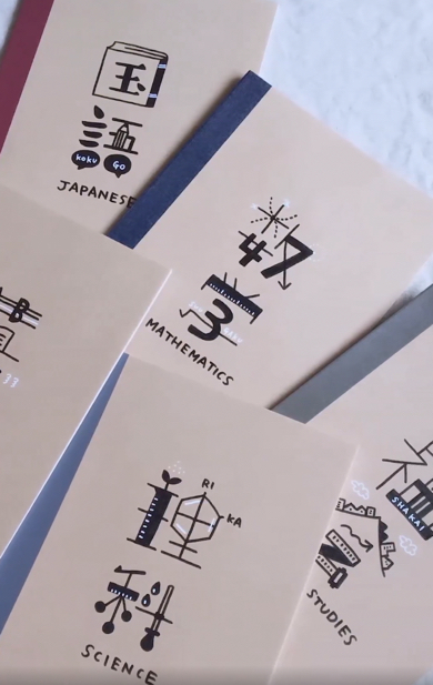 ノートの表紙をセンスよくデコレーションした動画