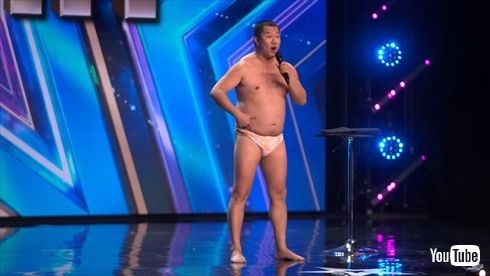 「ブリテンズ・ゴット・タレント」に出演したとにかく明るい安村