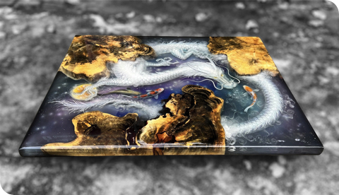 池で泳ぐ鯉のテーブル