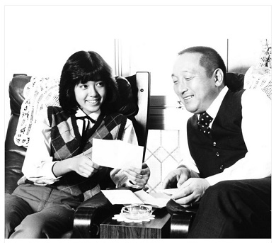 デビュー年の早見優とサンミュージック会長