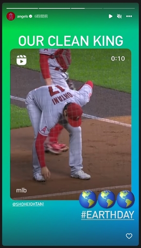 球場のゴミを拾う大谷翔平
