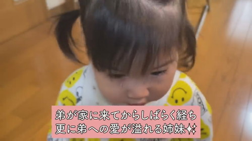 「新生児弟への愛情が益々止まらない3歳ベテランお姉ちゃんと1歳新米お姉ちゃん」