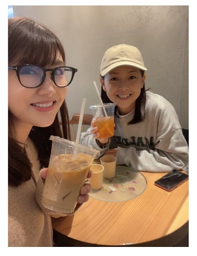 カフェでの安めぐみさんとはしのえみさん