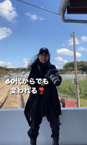 カメラを構えた画像