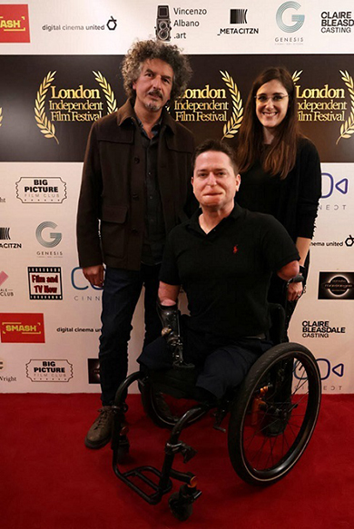  サイモン・ラティガン監督、アレックス・ルイス