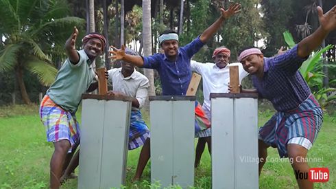 ノリノリでアイス作りに挑む