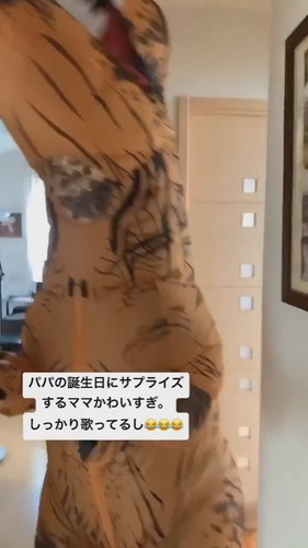 サプライズで恐竜に