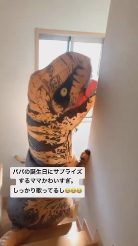 サプライズで恐竜に