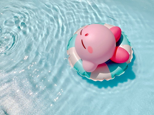 浮輪でプカプカカービィ